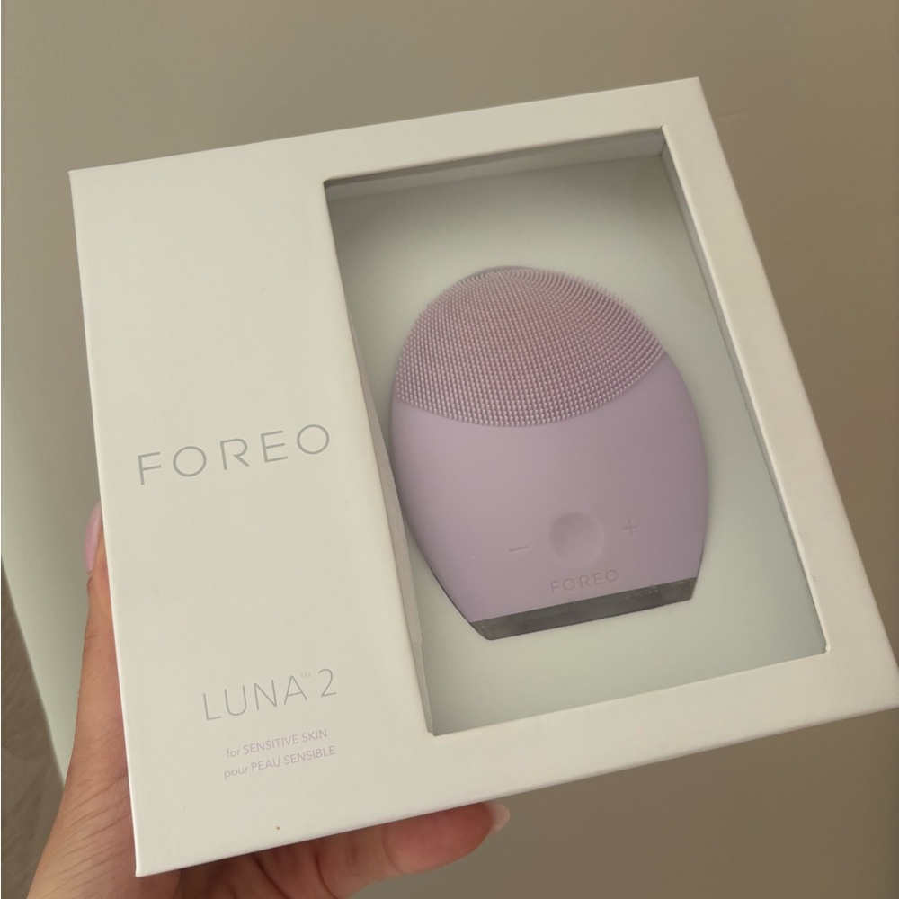 FOREO Luna 2 for Sensitive Skin - Skincare Device - Soft Purple